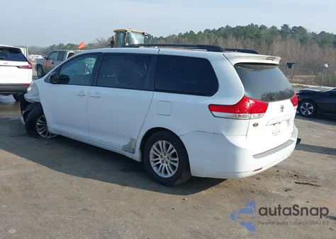 2011 Toyota Sienna Xle V6 z USA, uszkodzony, nr VIN 5TDYK3DC3BS074645